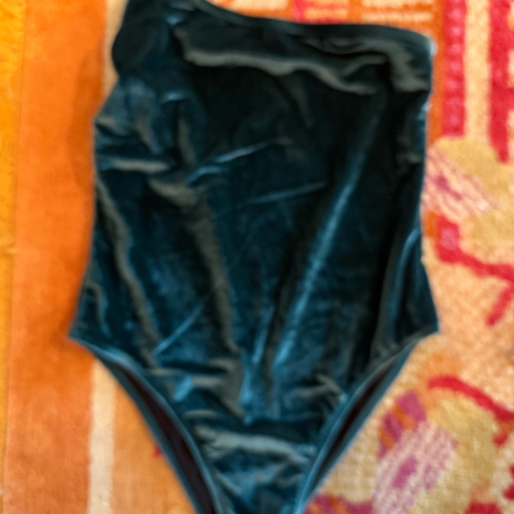 Gnash swim green moss velvet one shoulder swimsuit one piece nwt Large L - Picture 5 of 6